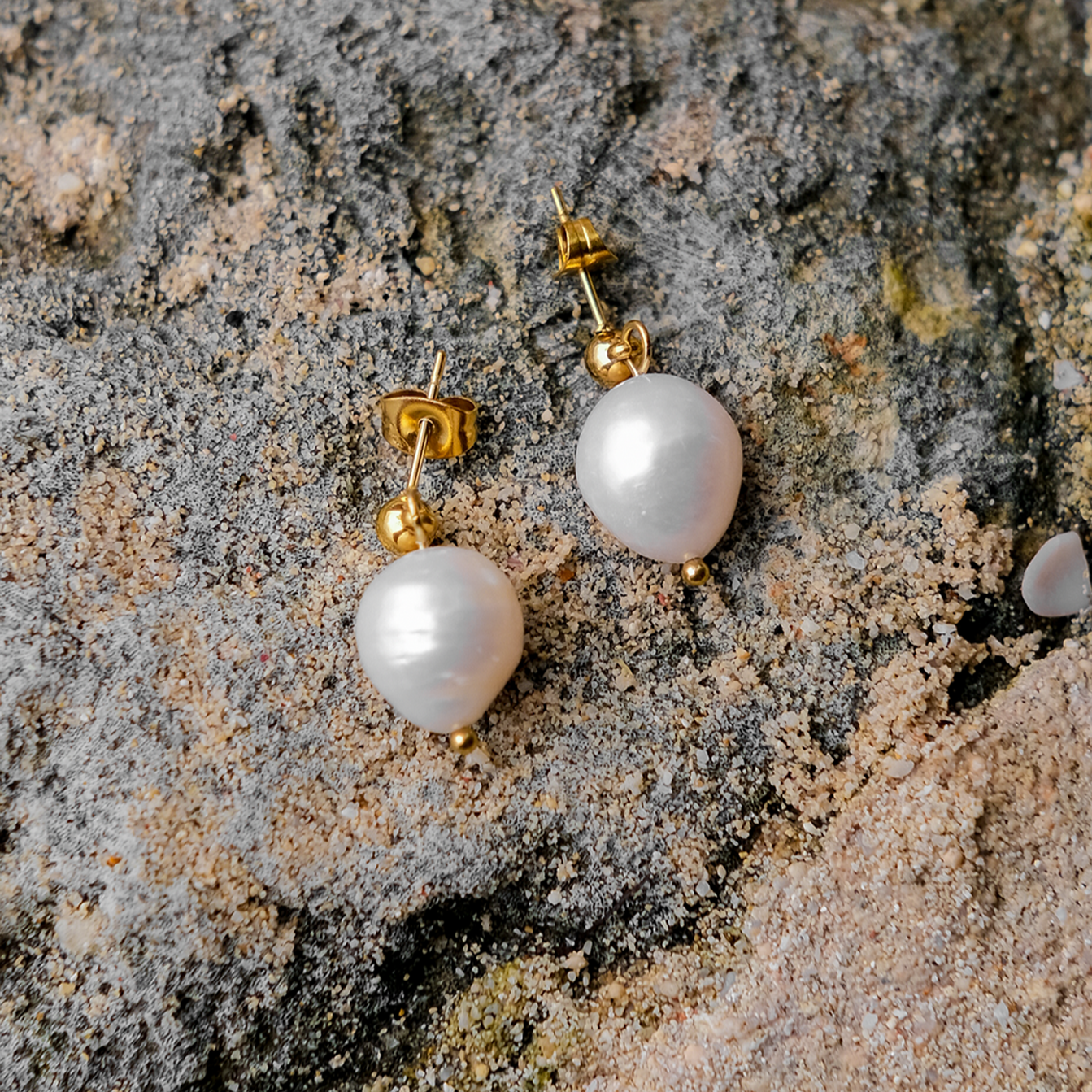 Gloria Freshwater Pearl Earrings