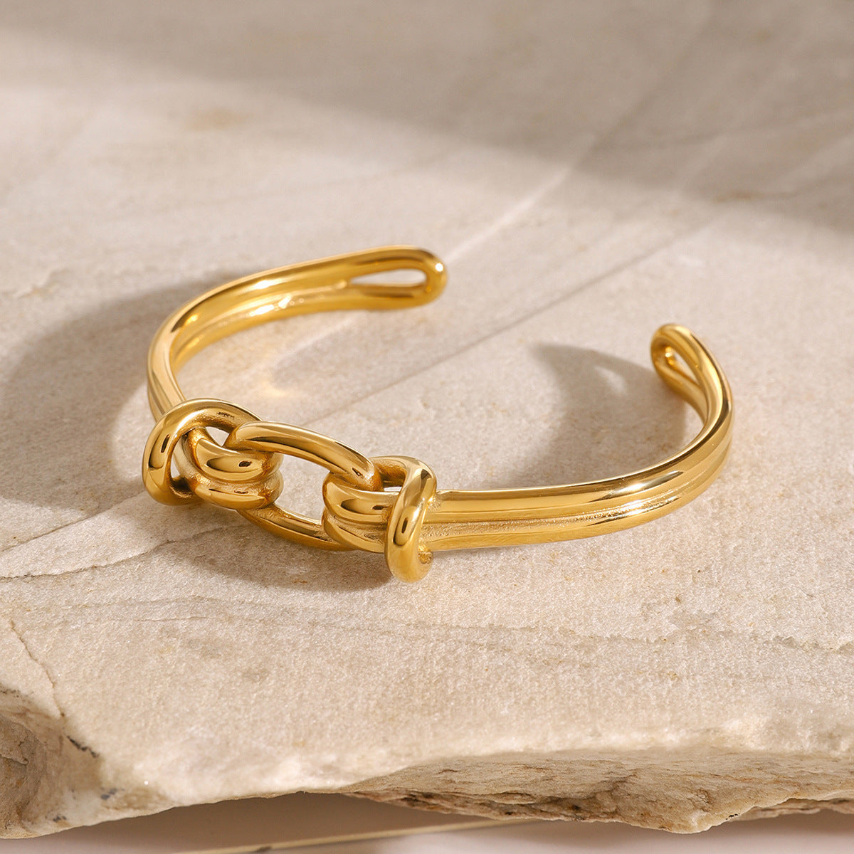 Luce Gold Knot Bangle