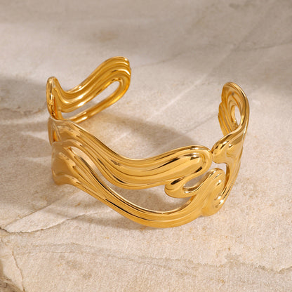 Anissa Wavy Gold Bracelet