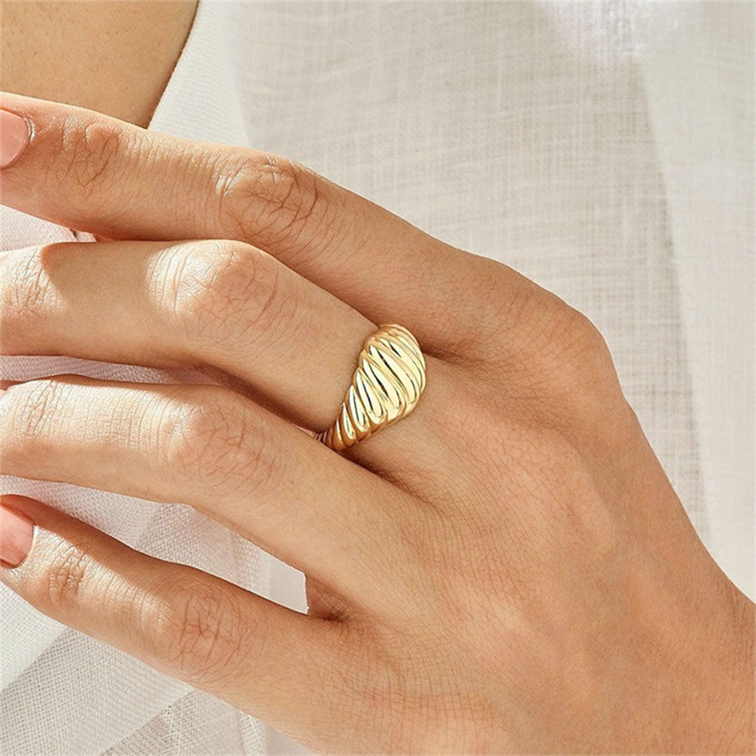 Ylenna Gold Croissant Ring