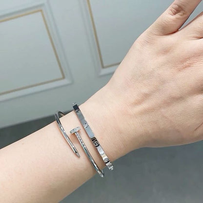 ELEGANT NAIL BRACELET THIN